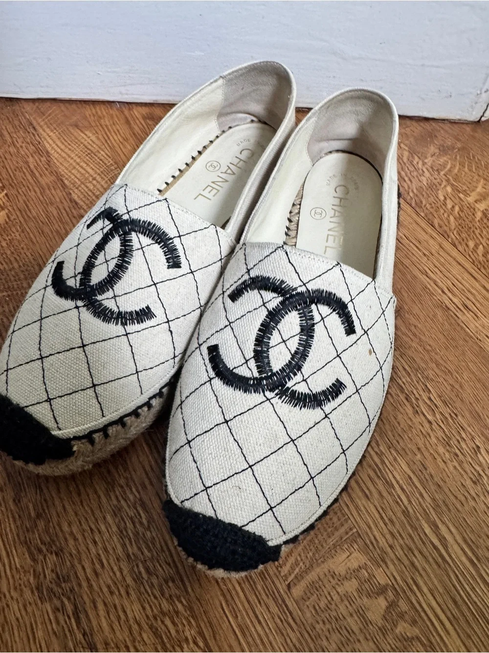 Authentic CHANEL Flats Cream Canvas Espadrille (only wore twice)